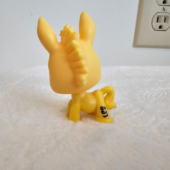 Hasbro Littlest Pet Shop #2588 Donkey Solid Yellow Green Wave 6 Blind Bag LPS - Picture 4 of 6